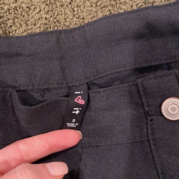 Button up black skirt - Picture 3 of 3